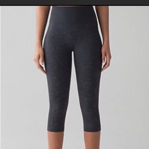Lululemon free and flow crop